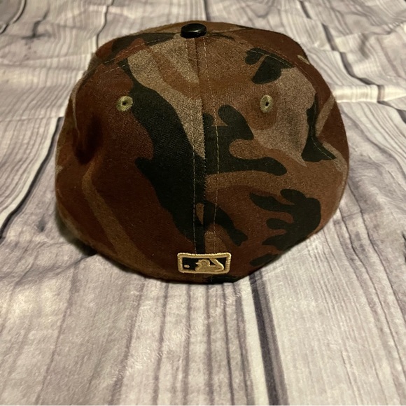 Toronto Blue Jay's Camo & Leather Fitted Hat - Picture 3 of 5